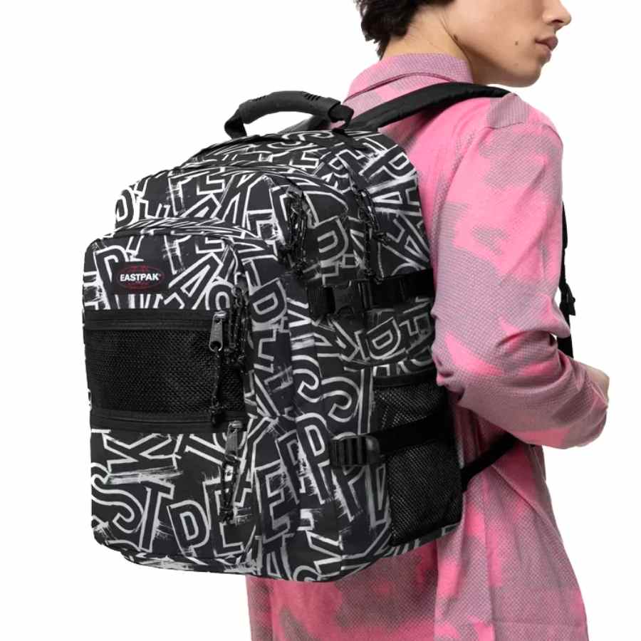 eastpak-schooltas-633dqd-1.jpg Eastpak grote rugtas Suplyer 38L Letters Black | Stuivenga Lederwaren Delft - Afbeelding 1