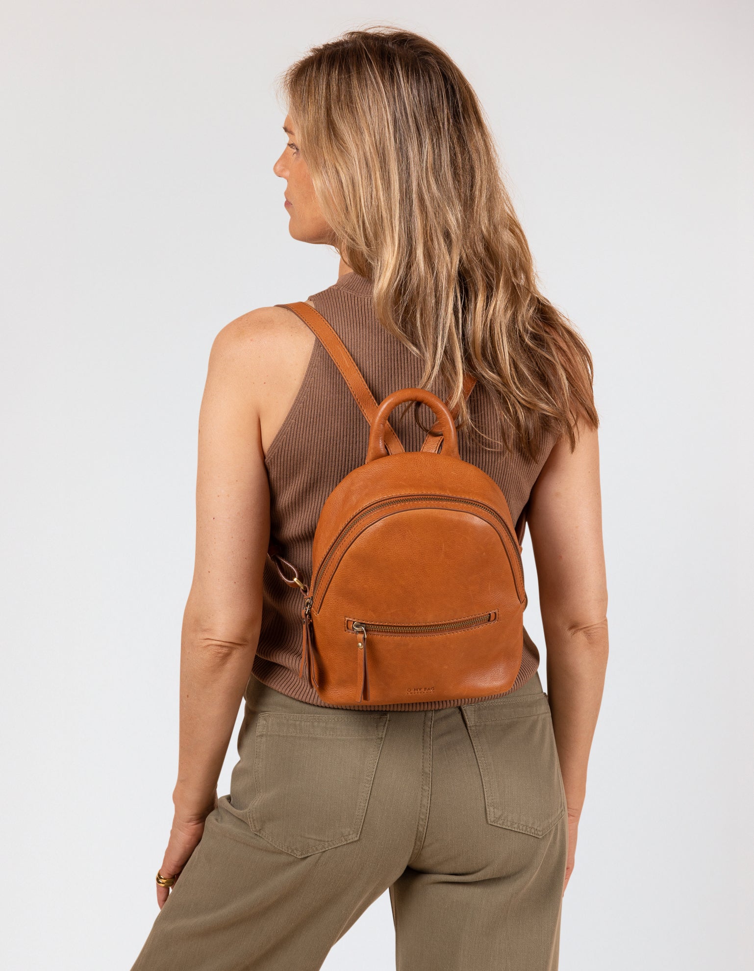 kleine-rugzak-dames-661csc-1.jpg Ivy Mini Rugzak Wild Oak Soft Grain Leer - Afbeelding 1
