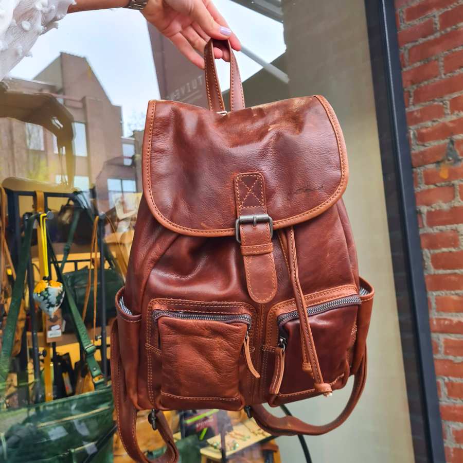 leren-rugtas-heren-222vfr-1.jpg Leren Rugtas Rugzak Voor Mannen Leren Rugzak Heren Kopen? Bekijk Het Assortiment! Duifhuizen - Afbeelding 1