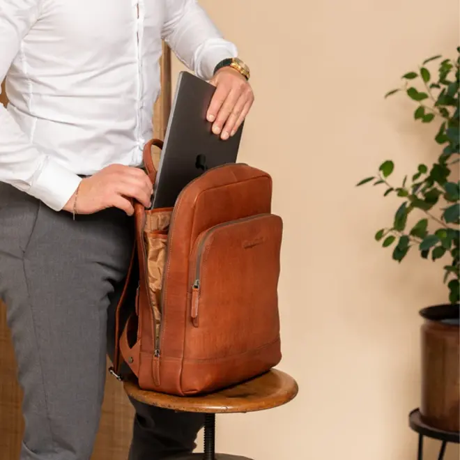 leren-rugzak-496qmd.webp Business rugtas Nicola van The Chesterfield Brand 15"inch Lederonline - Afbeelding 1