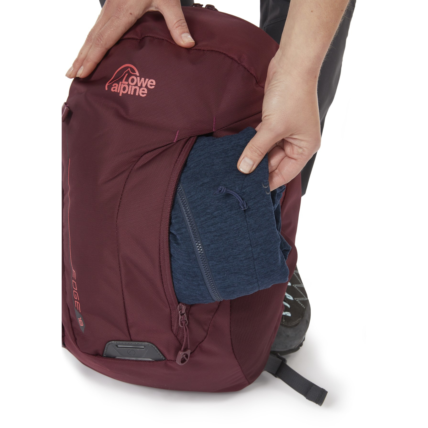 lowe-alpine-rugzak-682qam-1.jpg Lowe Alpine Edge 18L Rugzak Zwart | BIKE24 - Afbeelding 1
