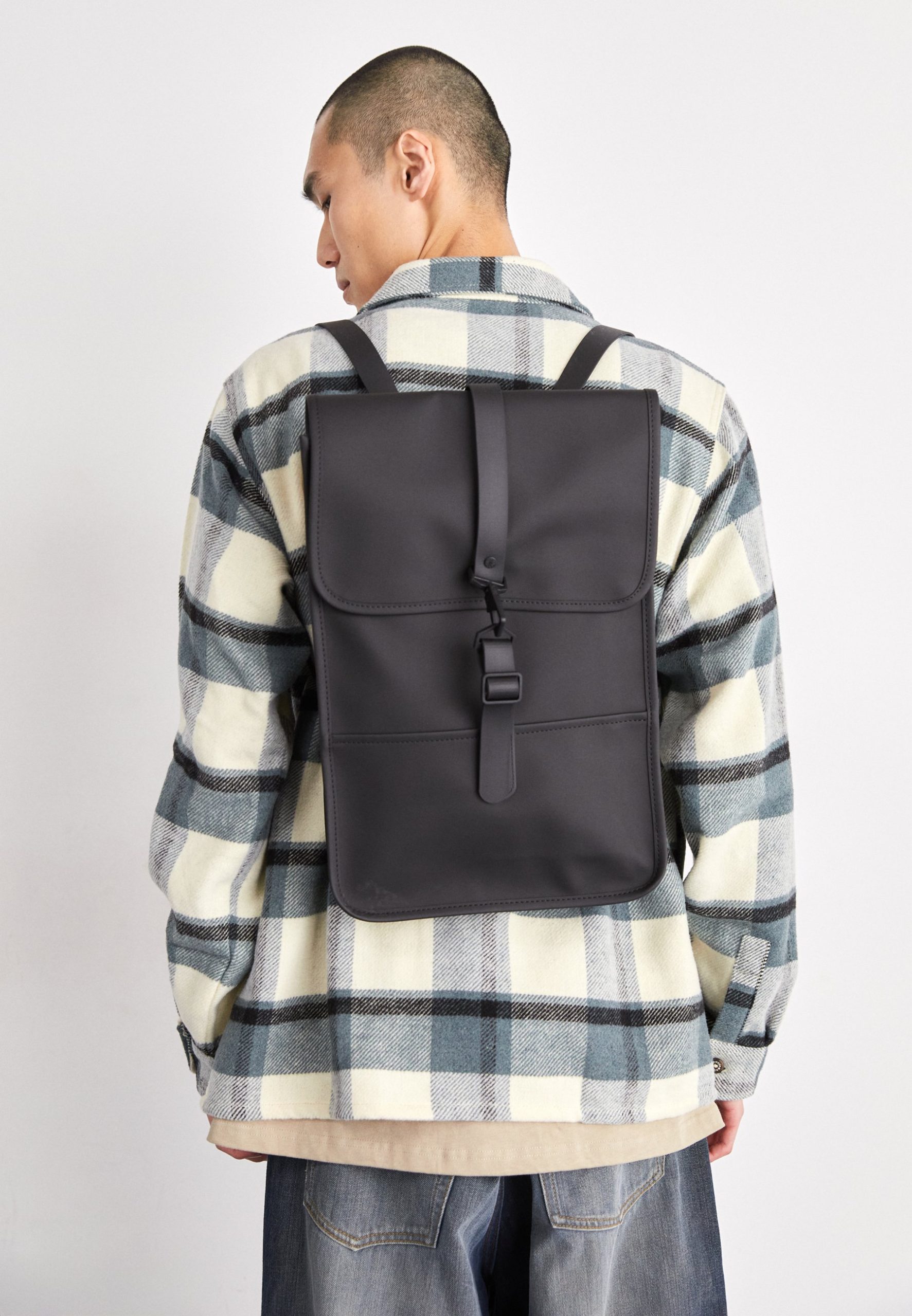 rains-rugtas-773zyr-1.jpg Rains BACKPACK MINI UNISEX Rugzak black/zwart Zalando.nl - Afbeelding 1