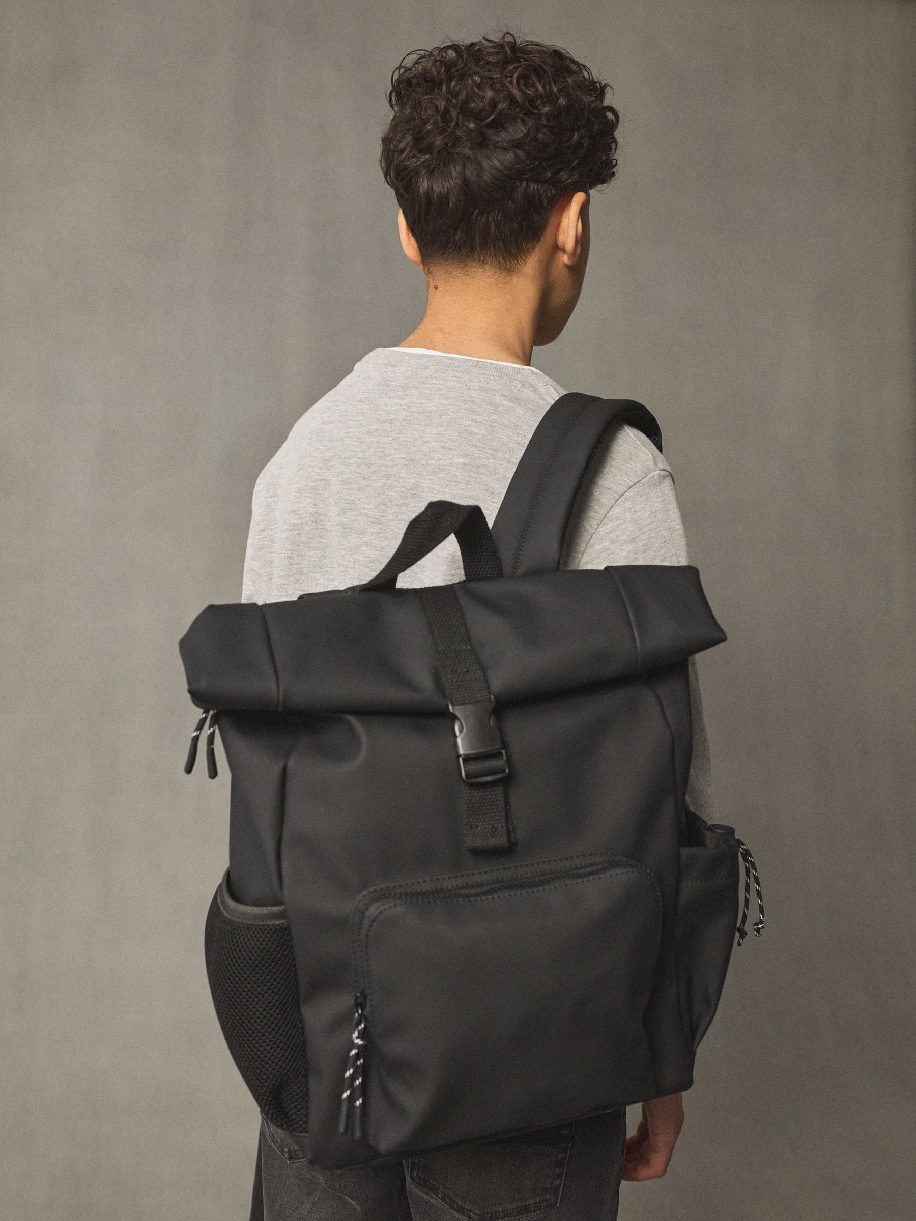 rolltop-rugzak-345wsd-1.jpg Kopen Zwart Rolltop rugzak van Next Nederland - Afbeelding 1