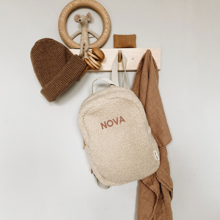 studio-noos-rugzak-met-naam-800cpk-1.jpg Gepersonaliseerde Studio Noos rugzak Mini Chunky Teddy | KidsDeco.nl - Afbeelding 1